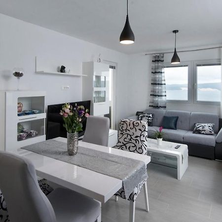 Apartment Mikas Stanici Buitenkant foto