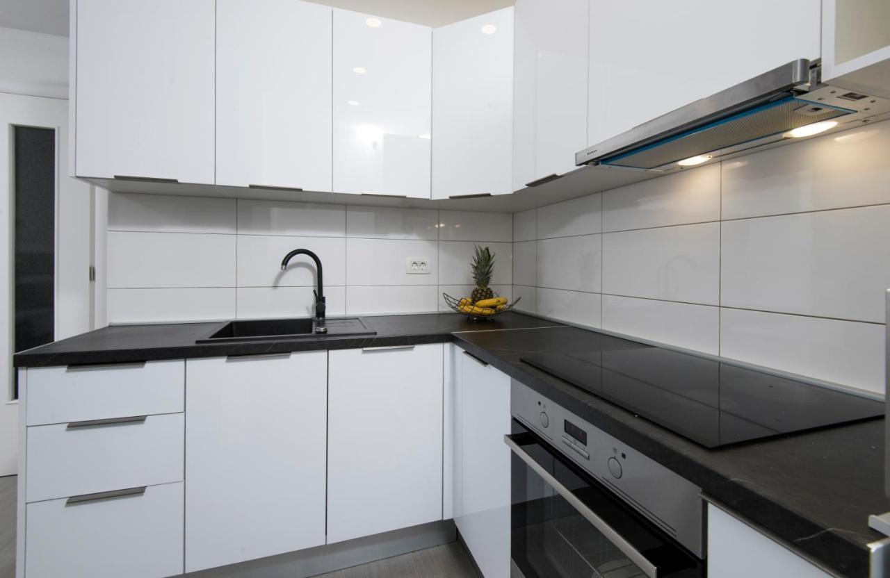 Apartment Mikas Stanici Buitenkant foto