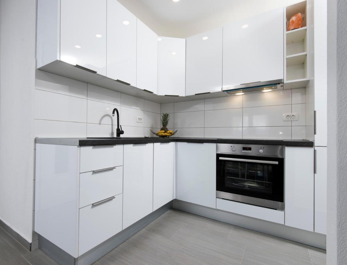 Apartment Mikas Stanici Buitenkant foto