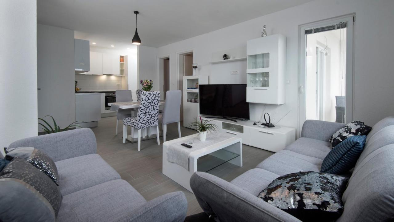 Apartment Mikas Stanici Buitenkant foto