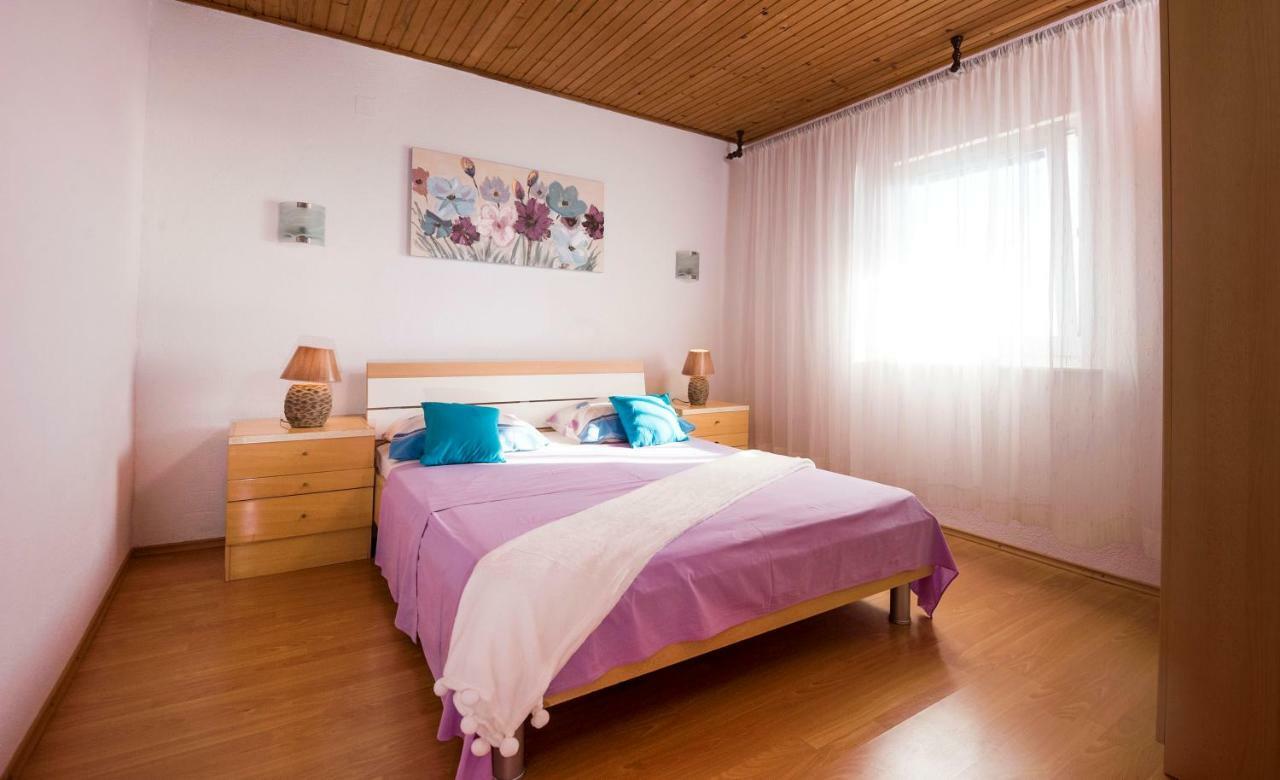 Apartment Mikas Stanici Buitenkant foto